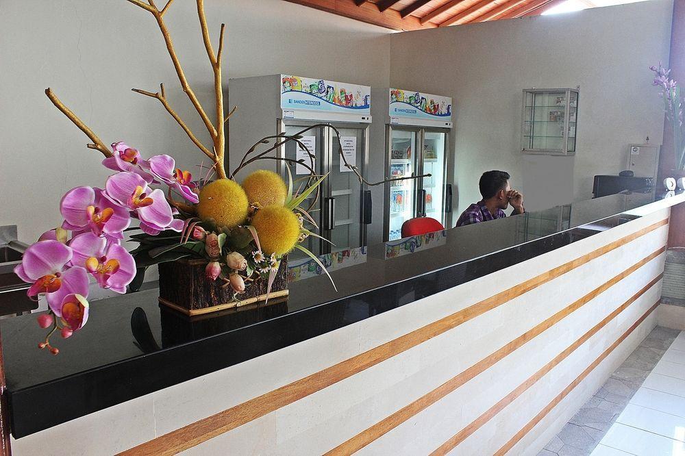 Mirah Hostel Legian Buitenkant foto