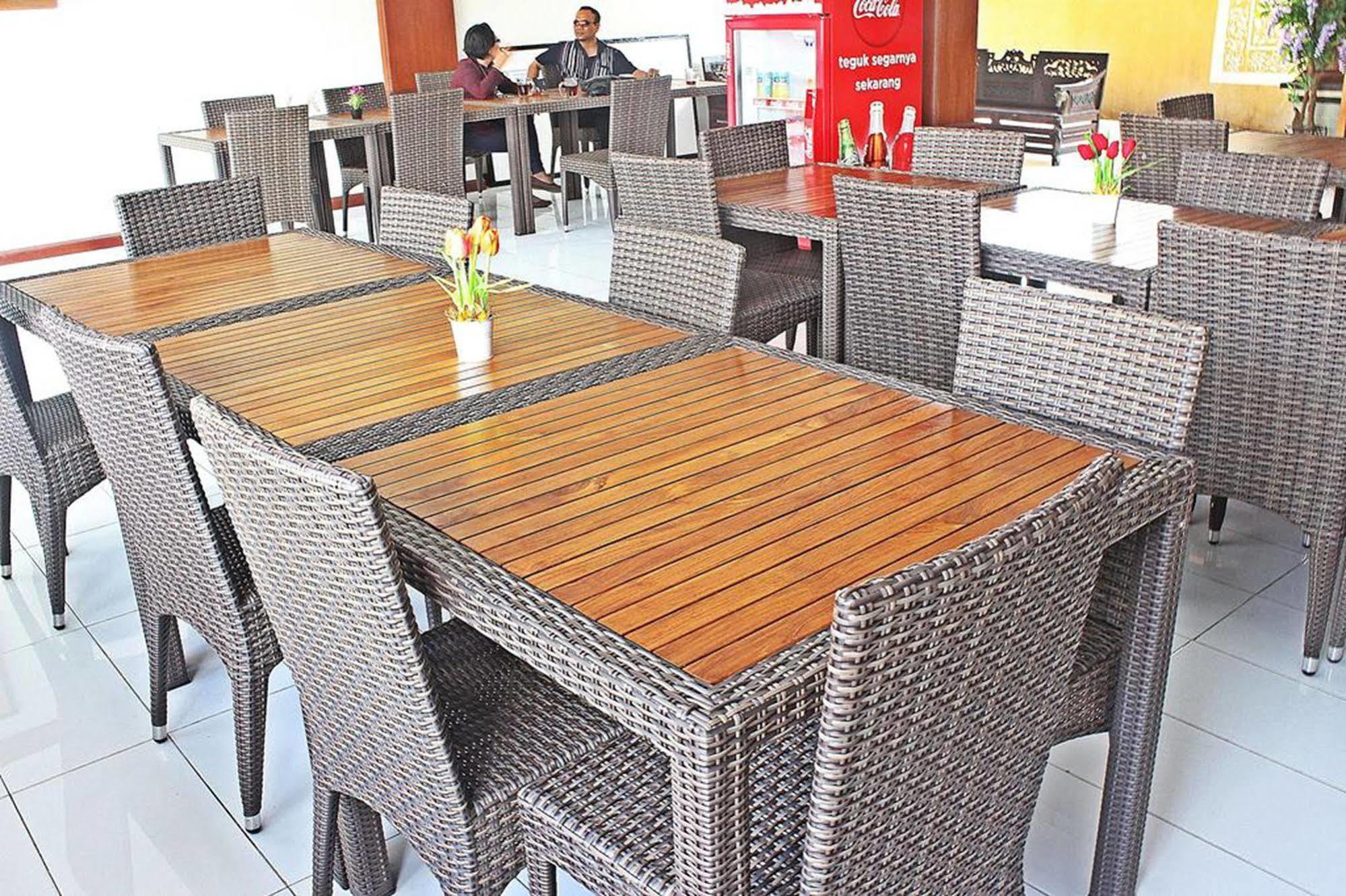 Mirah Hostel Legian Buitenkant foto