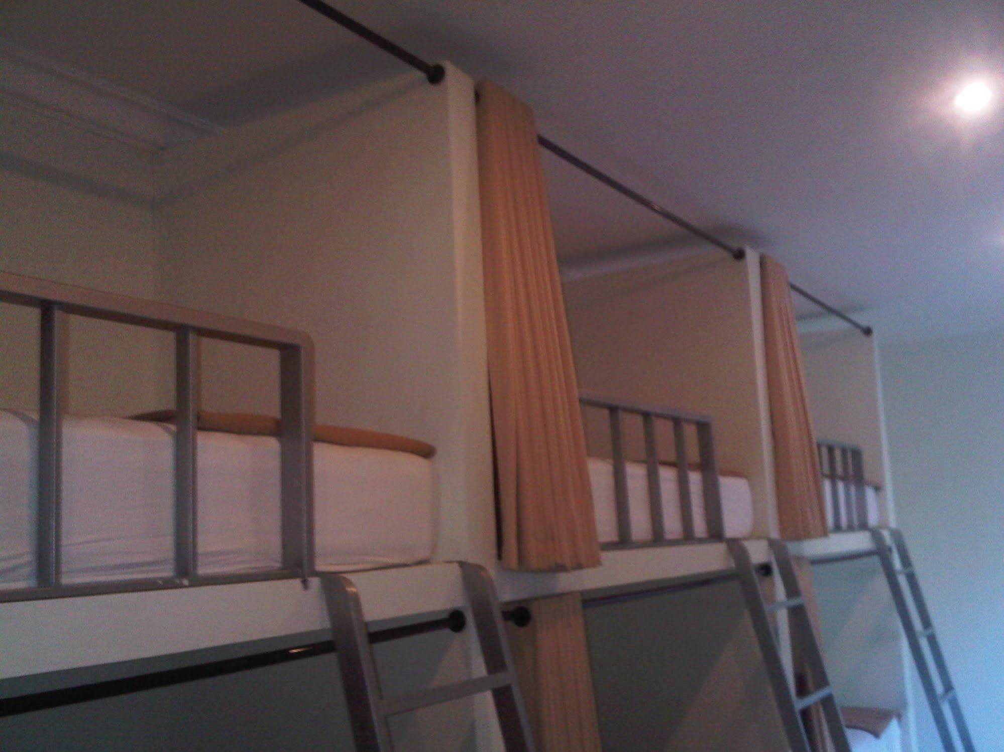 Mirah Hostel Legian Buitenkant foto